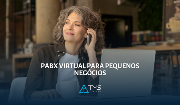 Foto De Uma Pequena Empresária Usando Um Smartphone Para Atender Uma Chamada. O PABX Virtual Permite Que Os Pequenos Empresários Atendam Chamadas De Qualquer Lugar, A Qualquer Hora, Com Apenas Um Dispositivo Conectado à Internet. A TMS Telecom Oferece Soluções De PABX Virtual Personalizadas Para As Necessidades De Pequenos Negócios